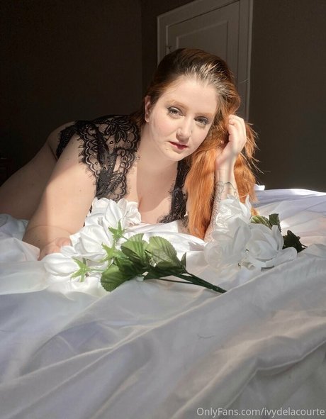 ivydelacourte naked actress archive