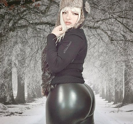 Velia Drace hot model pic