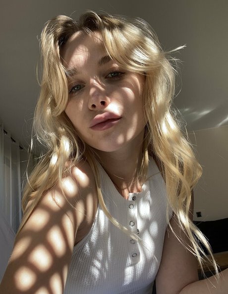 chloe ira model erotic photos