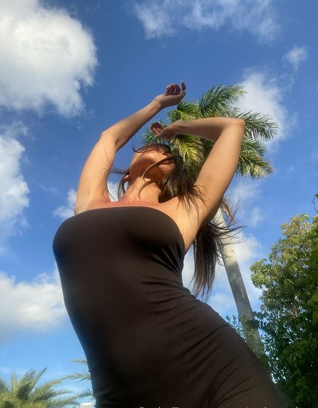 erisonice erotic actress photo