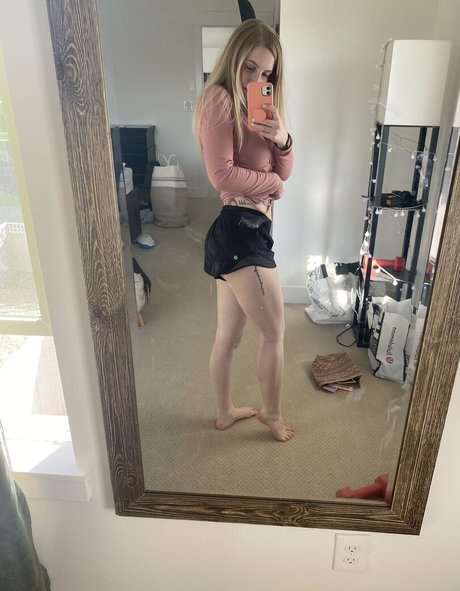 violet walker66 free naked star images