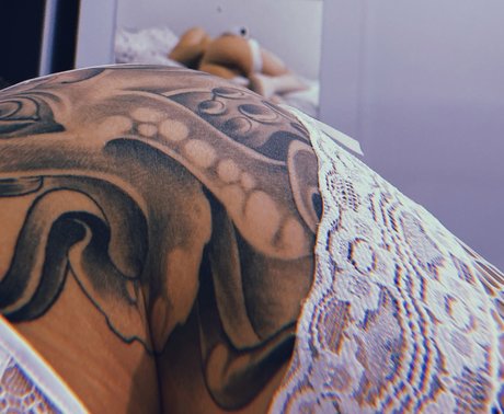 Aisha Tuchinscky naked star image