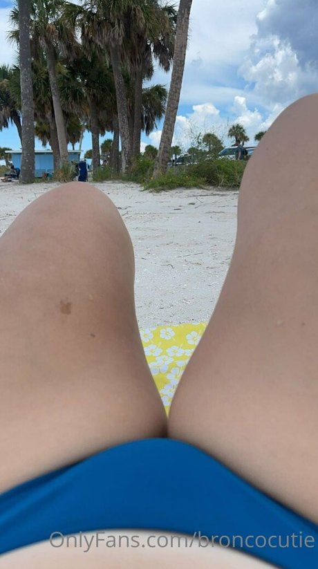Broncocutie erotic model pictures