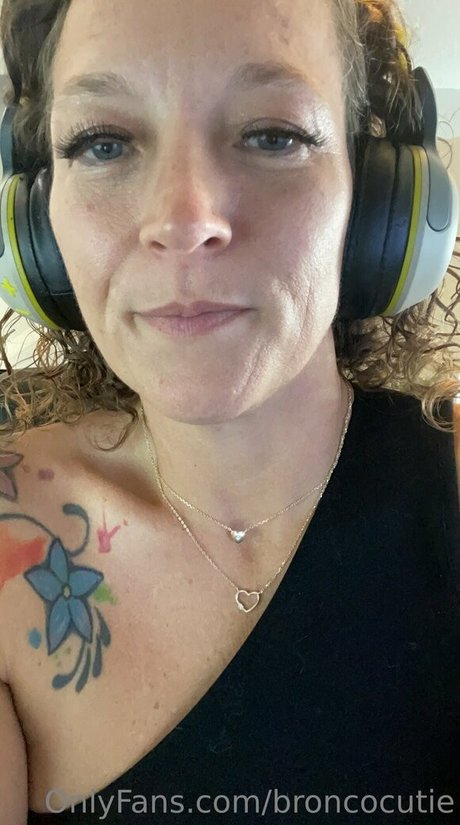 Broncocutie pornstar hd pics