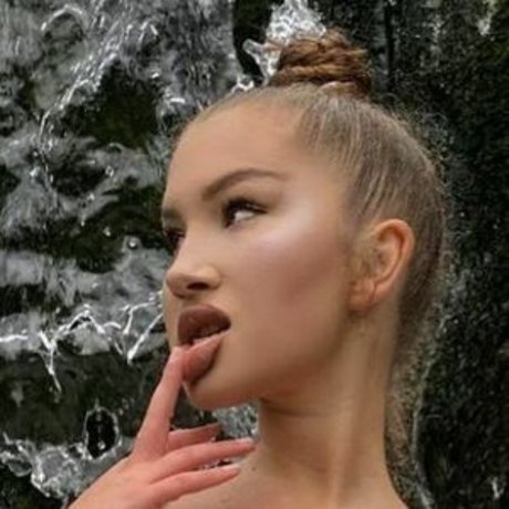 Nika Arven sexy star img