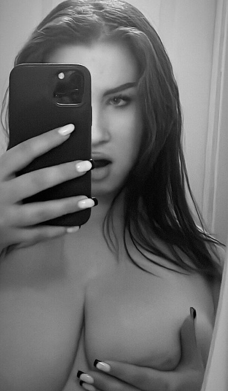 Nika Arven model beautiful pics