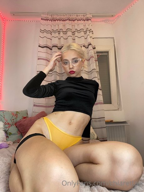 Chiaretta model sexy pics