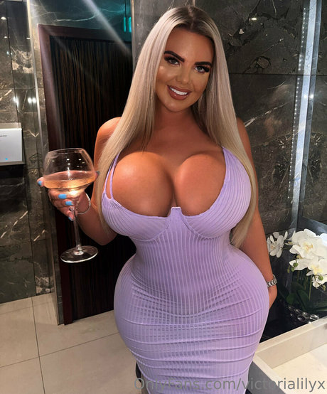 Victorialilyx naked model archive