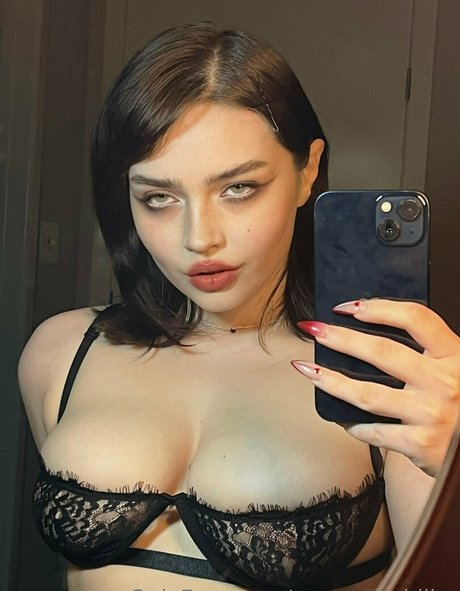 Queen Nephilim nude star pictures