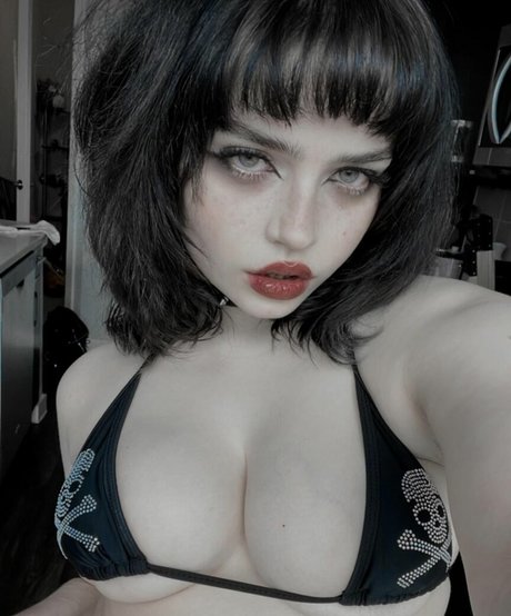 Queen Nephilim model erotic img