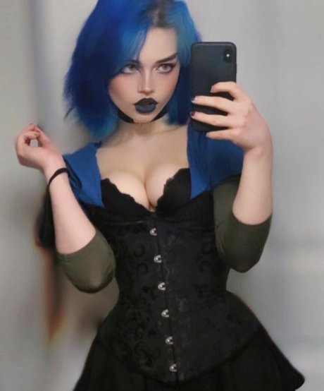 Queen Nephilim nice model pic