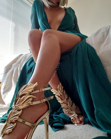 sweetpeachxo top actress photos