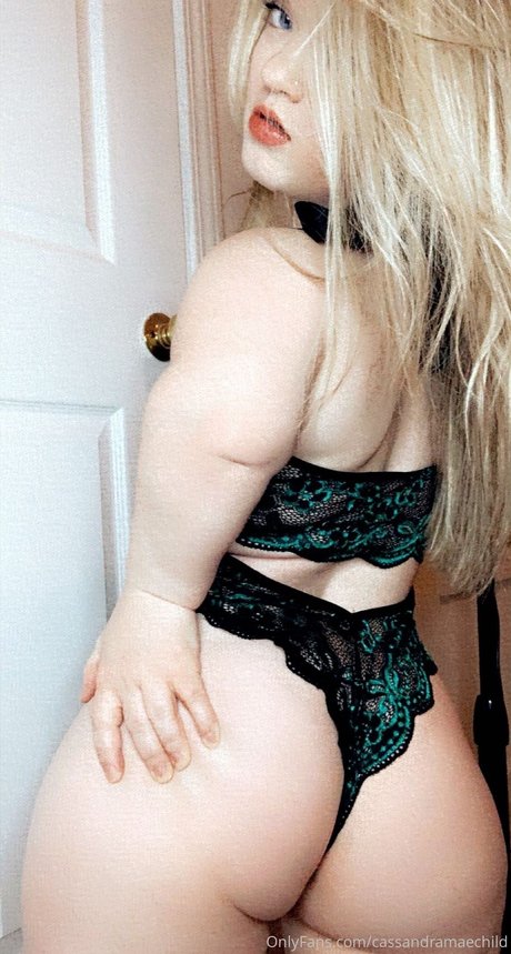 _Cassandra Mae Davis star top images