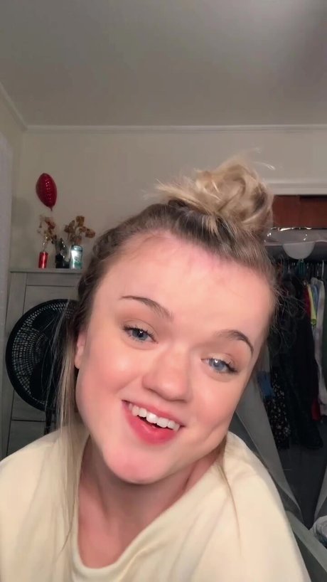 _Cassandra Mae Davis sexy star gallery