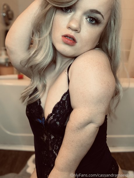 _Cassandra Mae Davis star beautiful gallery