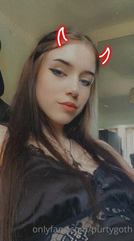 Purtygoth xxx model photo