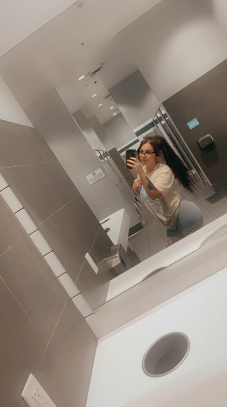 Imtrashleyyy erotic model gallery