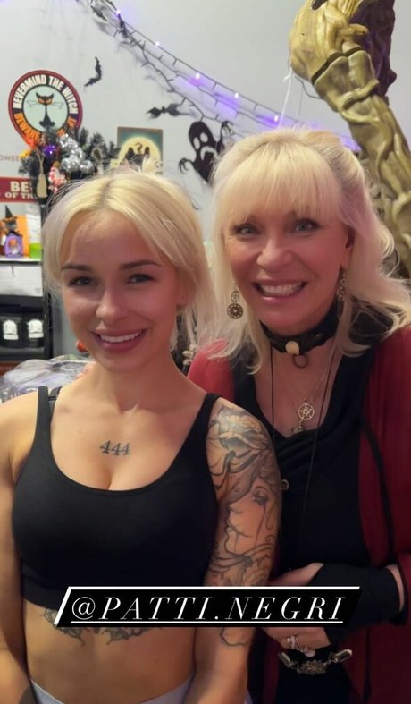 lindseyparanormal pornstar pics