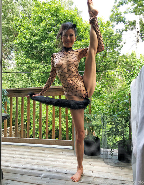 Cocoscorpio model hot images