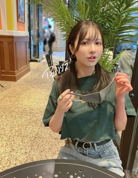 RirisuAmano pornographic actress gallery