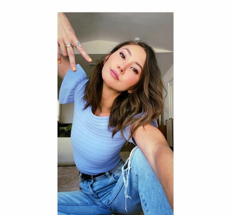 Kimiko Glenn model perfect galleries