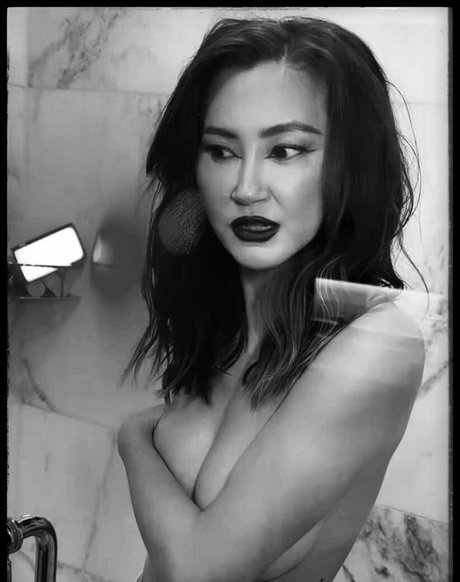 Kimiko Glenn pretty model pics