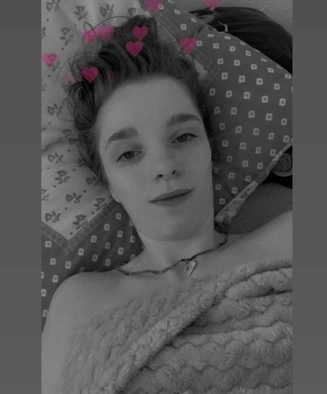 Oceane Licorne naked star img