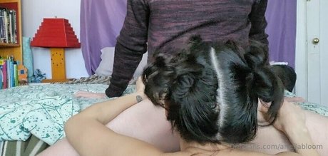 ariellabloom model perfect pictures