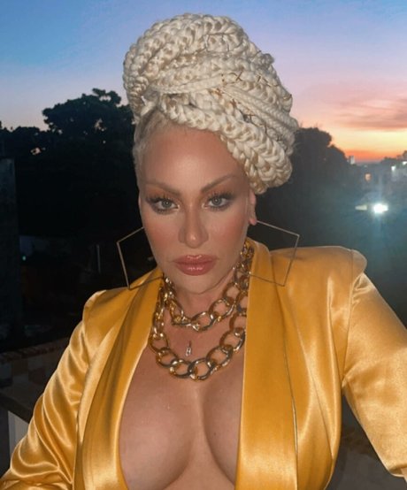 Angelique Burgos pornstar erotic img