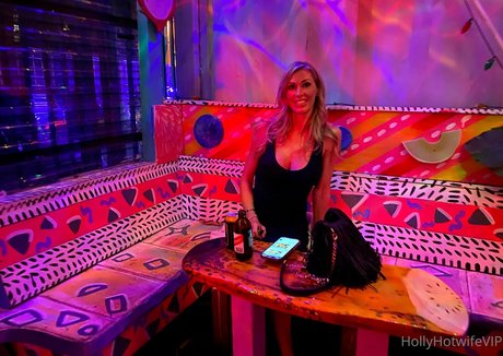 hollyhotwifevip star exclusive picture