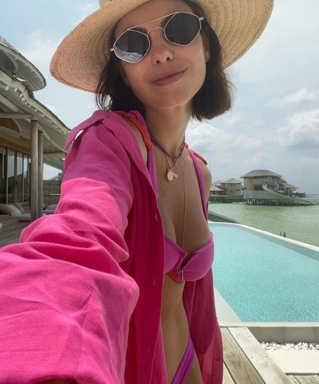 Sthefany Brito art star images