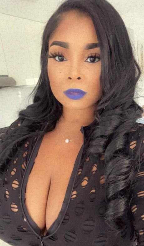 TrueBeauty334 model best photo