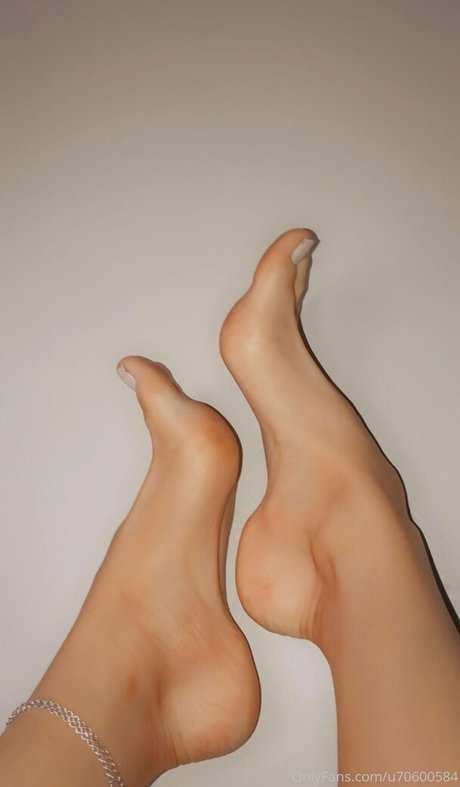 unigirlfeet erotic pornstar photo