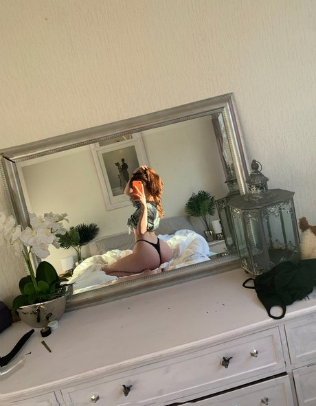 Desiluted sexy model image