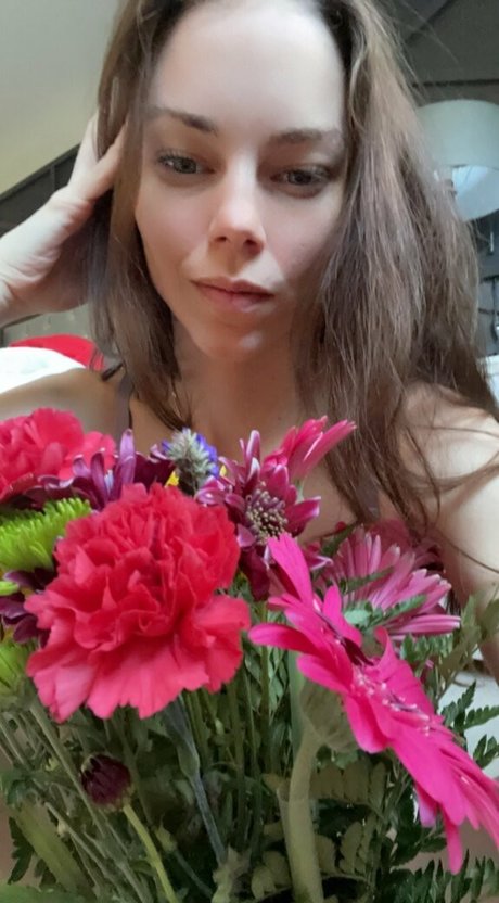 bellapetitewifey sexy actress image