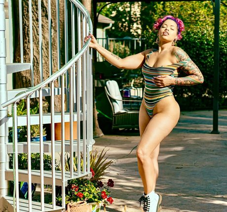 Miss Charlie Pearl model art galleries