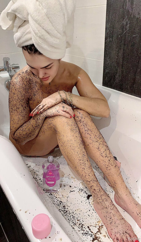 Aleira Avendano nude model photos