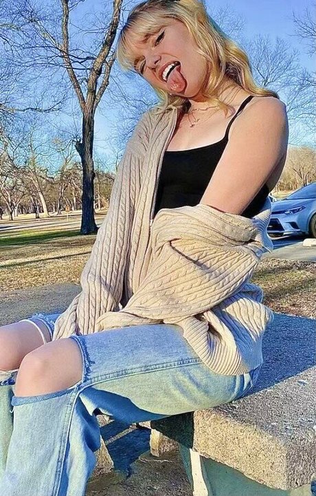 NaomiSkyex model nice pic