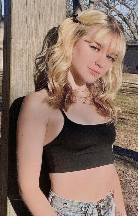 NaomiSkyex model sexy pics