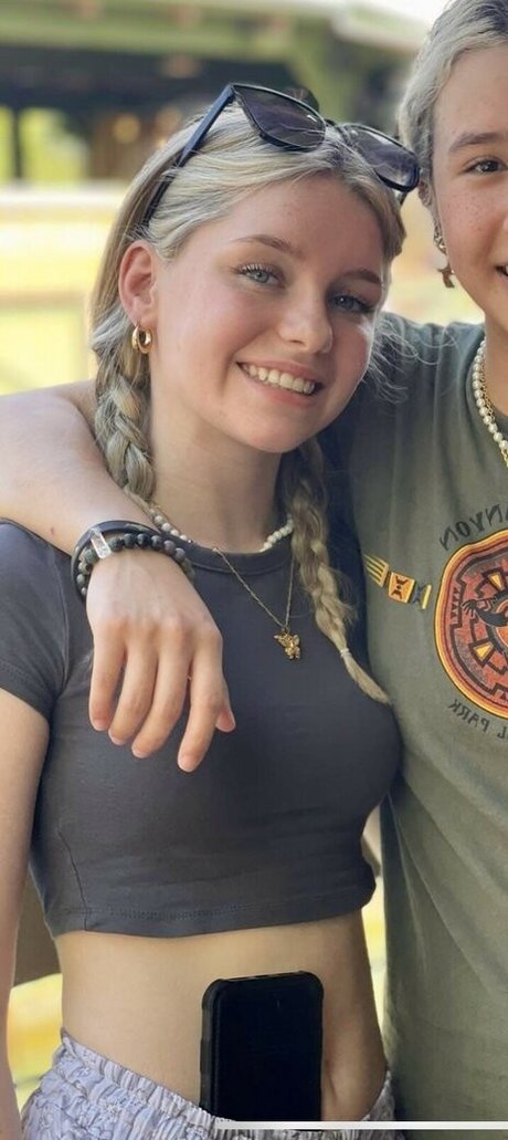 NaomiSkyex high quality actress picture