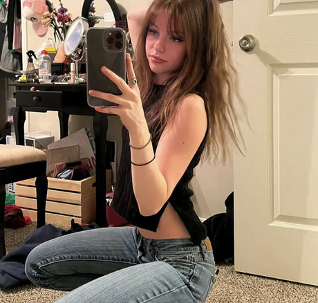 NaomiSkyex exclusive pornstar photos