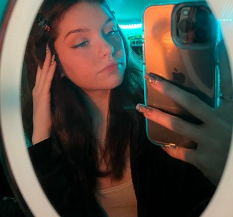 NaomiSkyex model art images