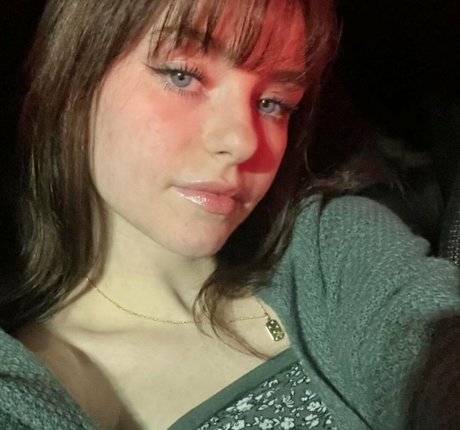 NaomiSkyex porn actress galleries