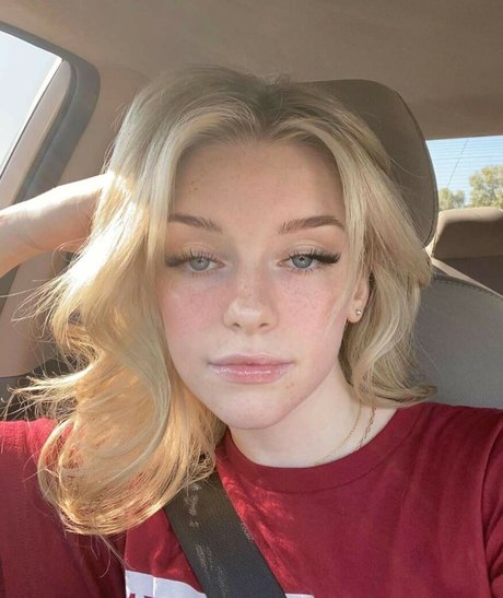 NaomiSkyex pornstar adult pictures