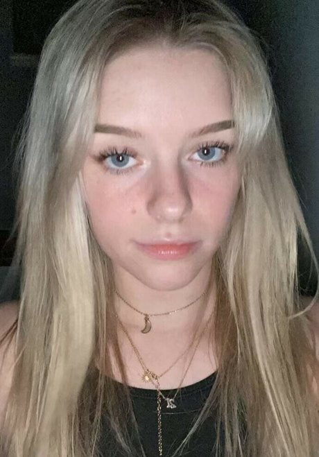 NaomiSkyex pornstar adult photo