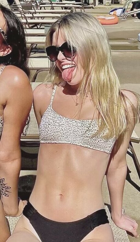 NaomiSkyex model pretty img