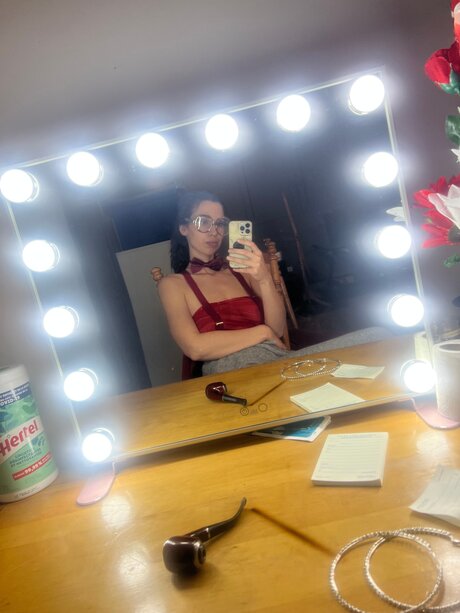 Modeladventurer nude model photo