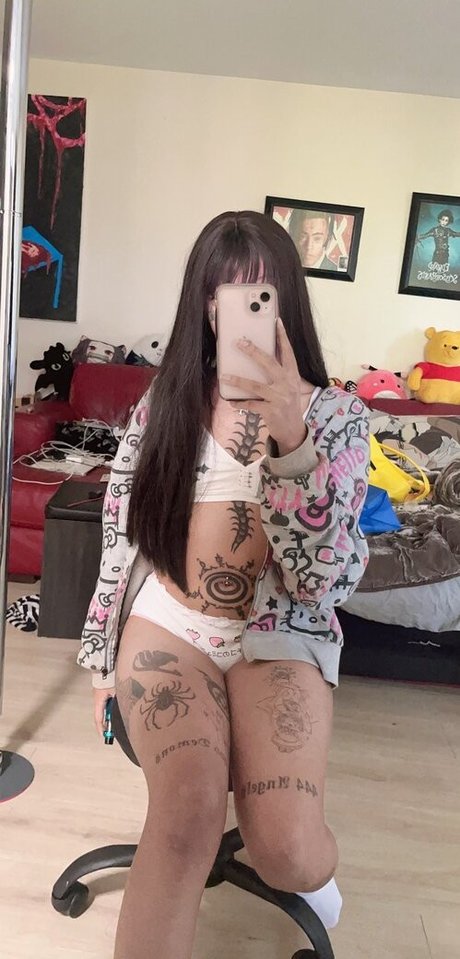 cyber0v0 model free picture