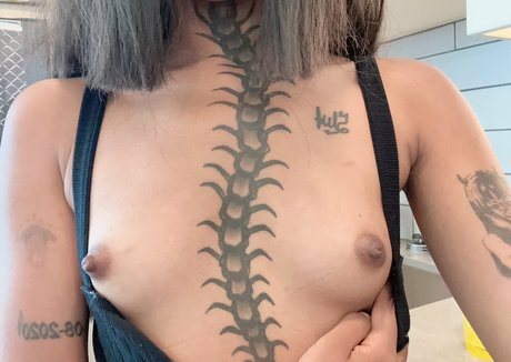 cyber0v0 pornstar naked picture