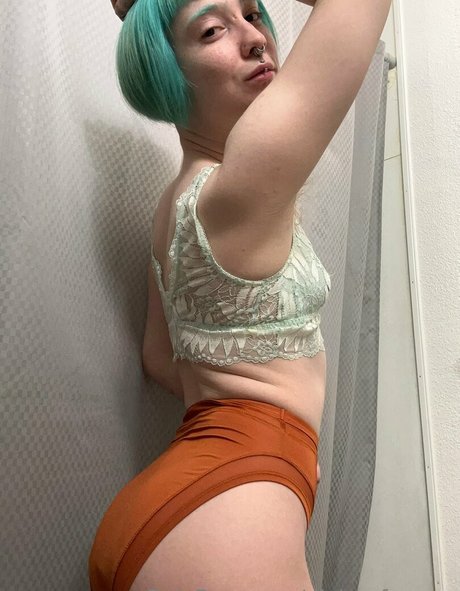 divine femme sexy actress image